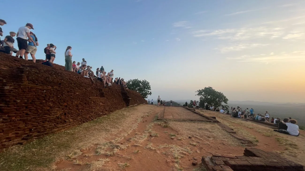 スリランカの世界遺産「シーギリヤロック」早朝登山！