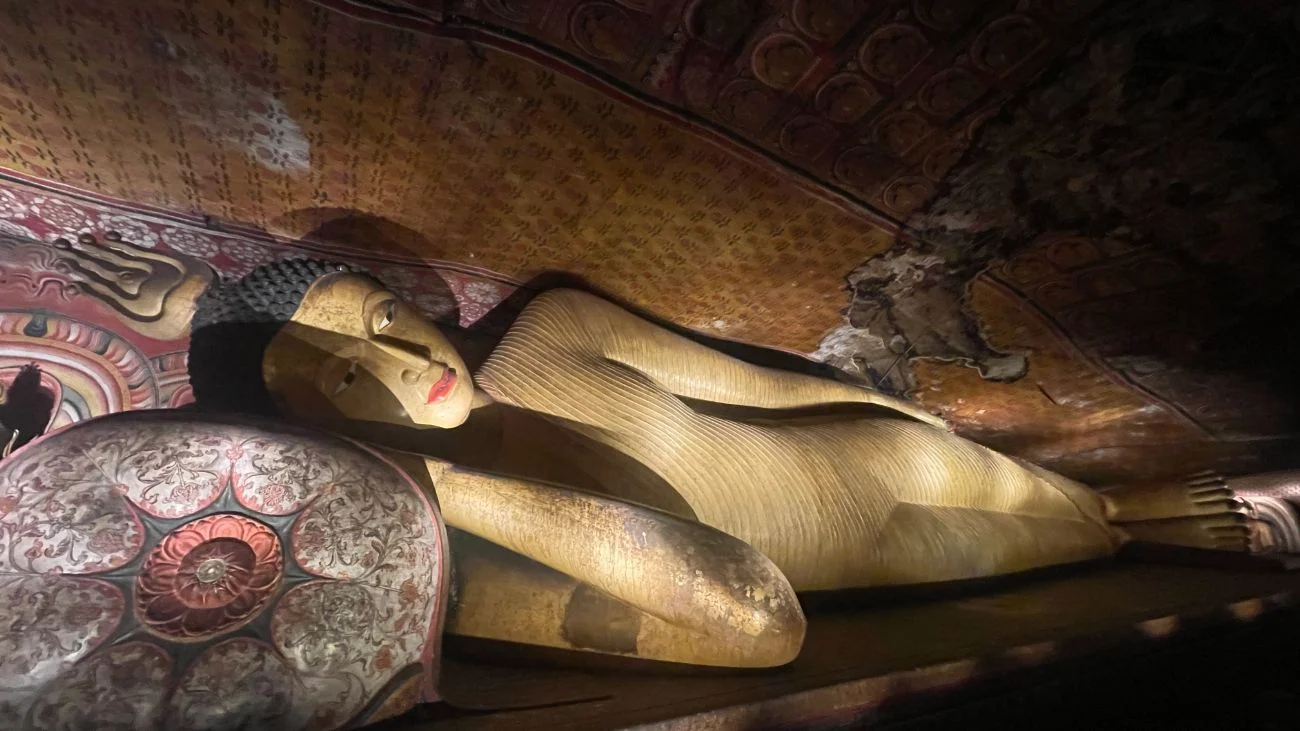 【スリランカ】世界遺産「ダンブッラ石窟寺院」に登ろう！黄金の洞窟で歴史と静寂に出会う旅