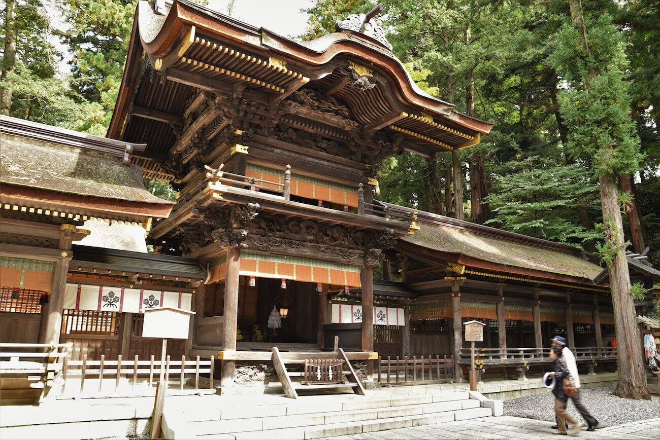 神社用語ガイド 拝殿 本殿 狛犬 鳥居 手水舎 注連縄 絵馬などを分かりやすく解説 ノミチ