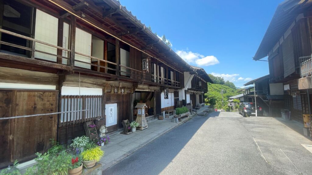 馬籠宿から馬籠峠を通って妻籠宿へ｜岐阜県中津川市と長野県南木曽町