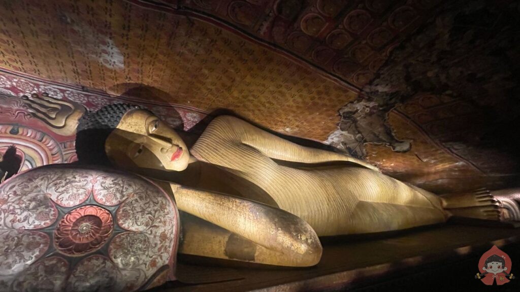 【スリランカ】世界遺産「ダンブッラ石窟寺院」にのぼろう!黄金の洞窟で歴史と静寂に出会う旅